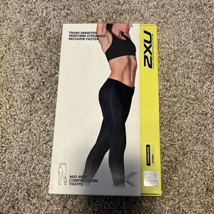 2XU mid-rise compression tights